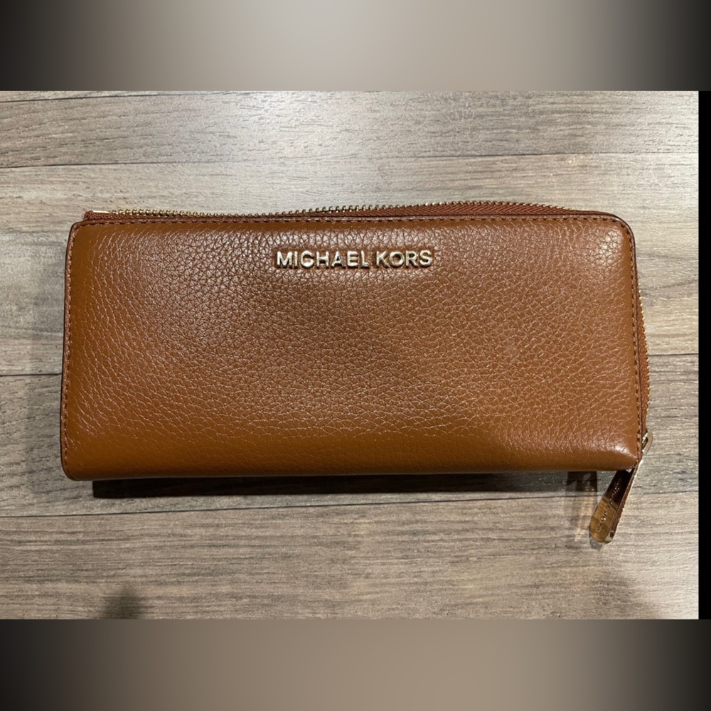 Michael Kors Jet Set Travel Wallet